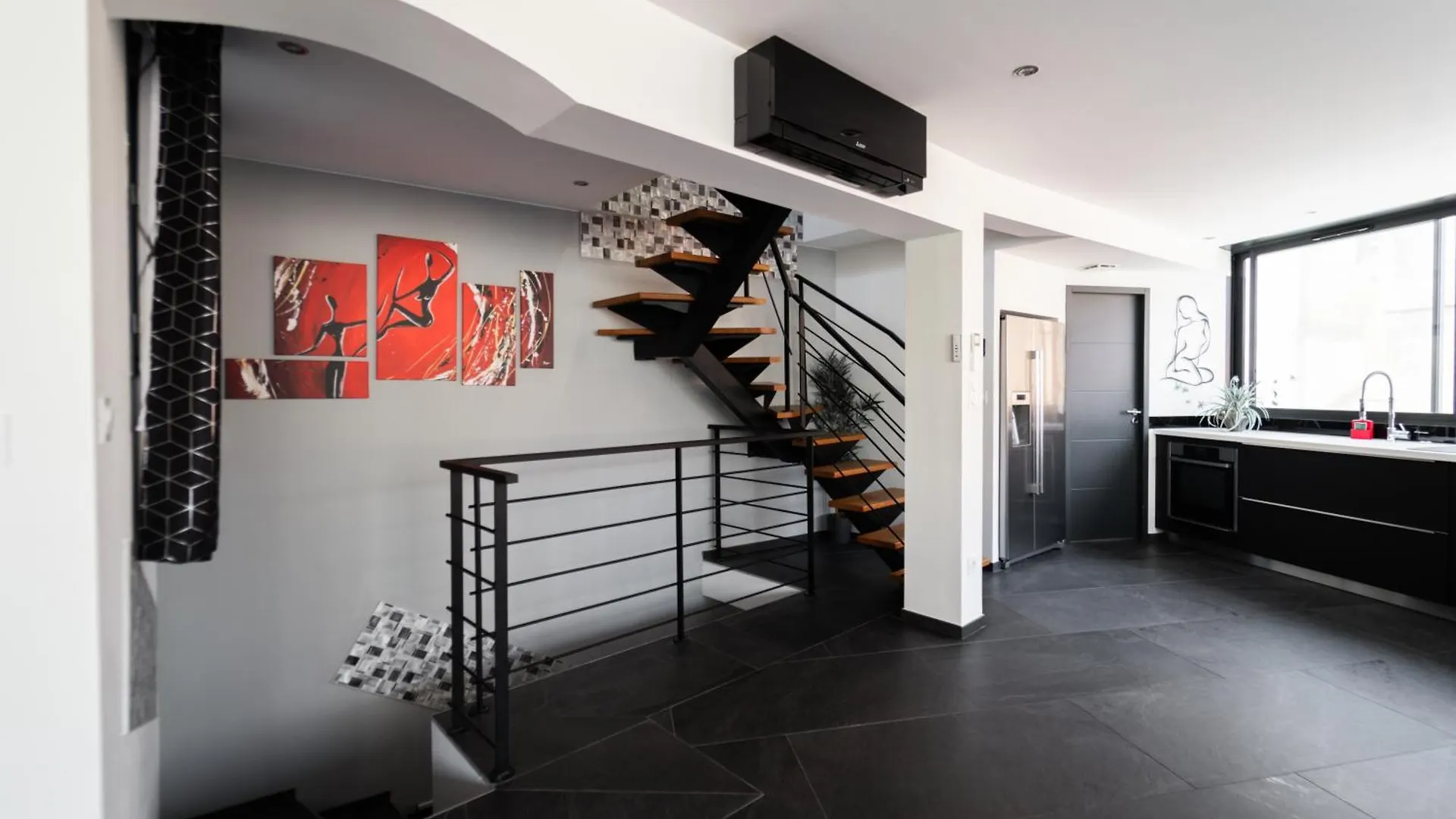 Loft 150 M2 Jacuzzi, Sauna Et Massage Blagnac 0*,  Frankrig